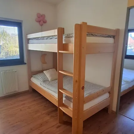 بيت للعطل Pod Lipami Mladejov